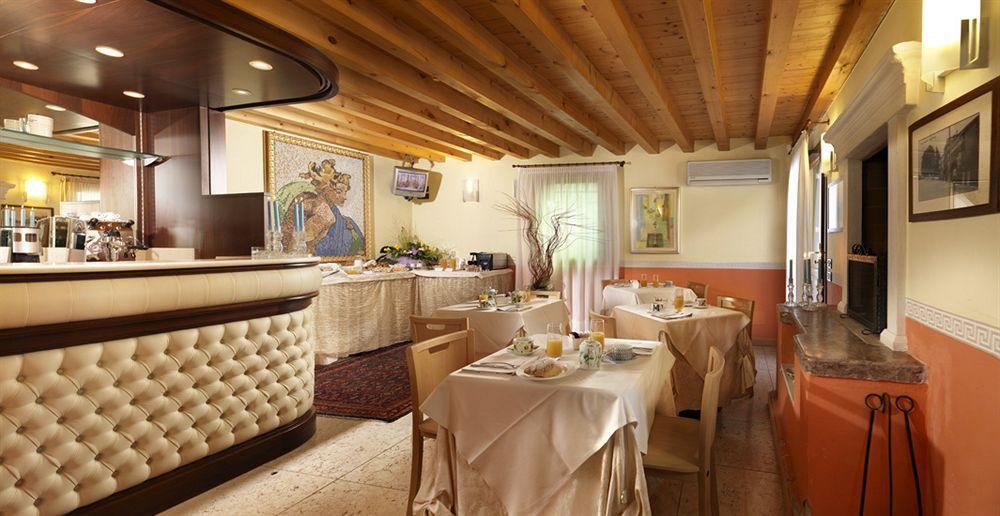 Hotel & Residence Roma Кампосампиеро Екстериор снимка