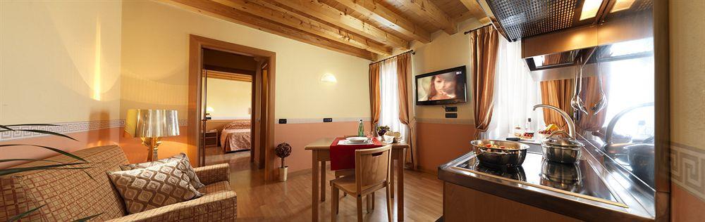 Hotel & Residence Roma Кампосампиеро Екстериор снимка