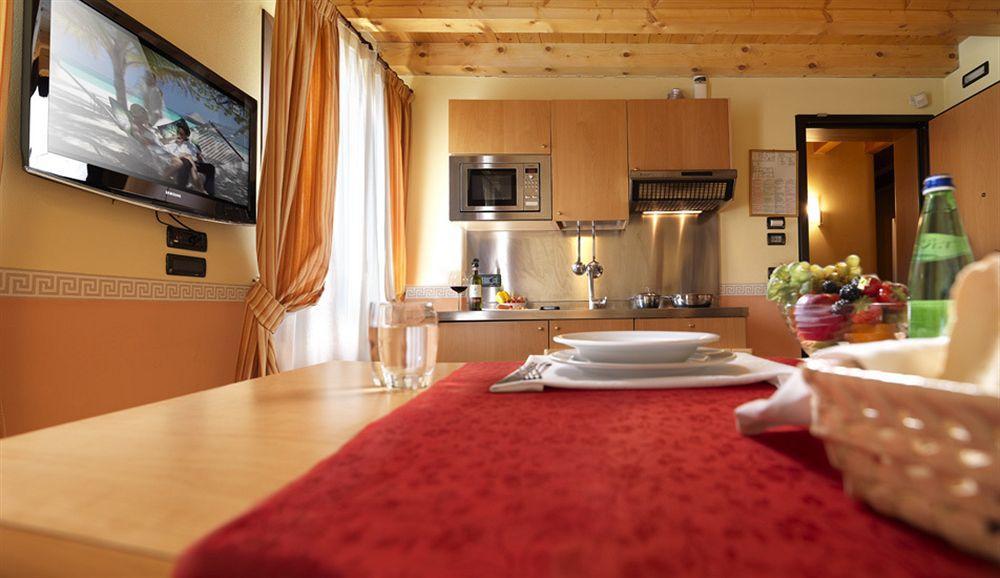 Hotel & Residence Roma Кампосампиеро Екстериор снимка