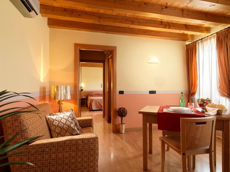 Hotel & Residence Roma Кампосампиеро Екстериор снимка