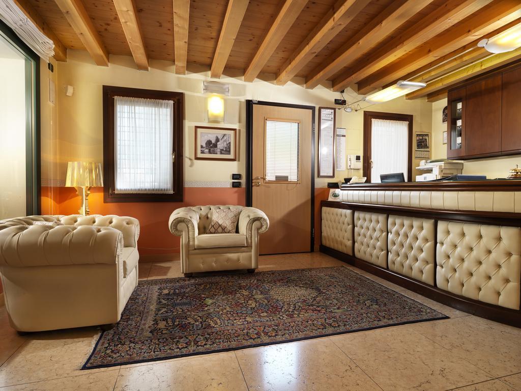 Hotel & Residence Roma Кампосампиеро Екстериор снимка