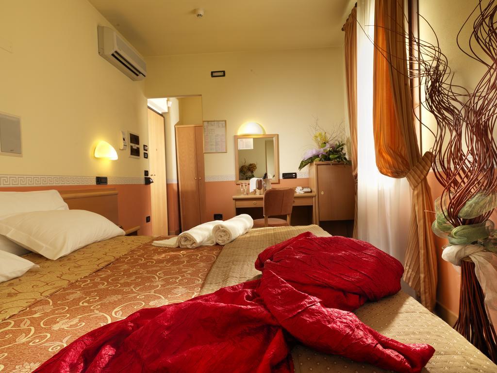 Hotel & Residence Roma Кампосампиеро Екстериор снимка