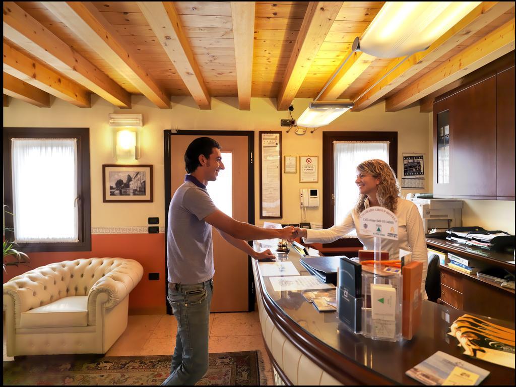 Hotel & Residence Roma Кампосампиеро Екстериор снимка