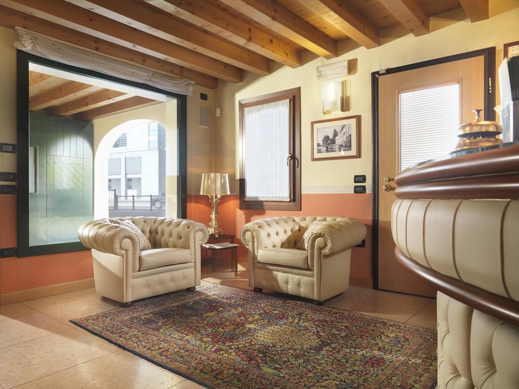 Hotel & Residence Roma Кампосампиеро Екстериор снимка