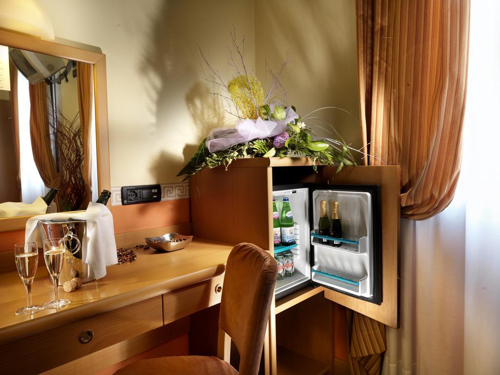 Hotel & Residence Roma Кампосампиеро Екстериор снимка