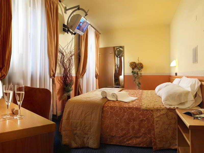 Hotel & Residence Roma Кампосампиеро Екстериор снимка